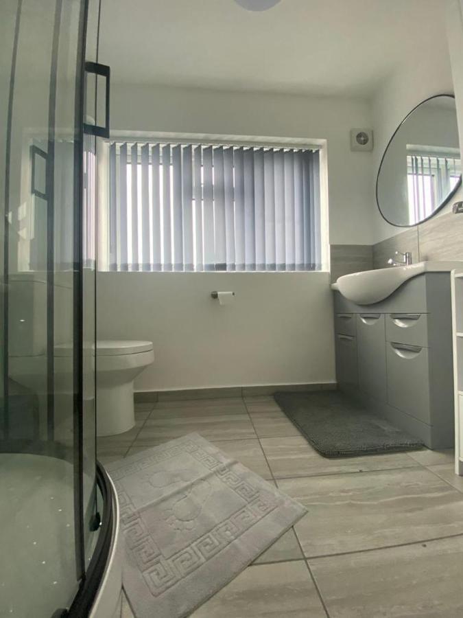 Gatwick Deluxe En-Suite Rooms Horley Zewnętrze zdjęcie