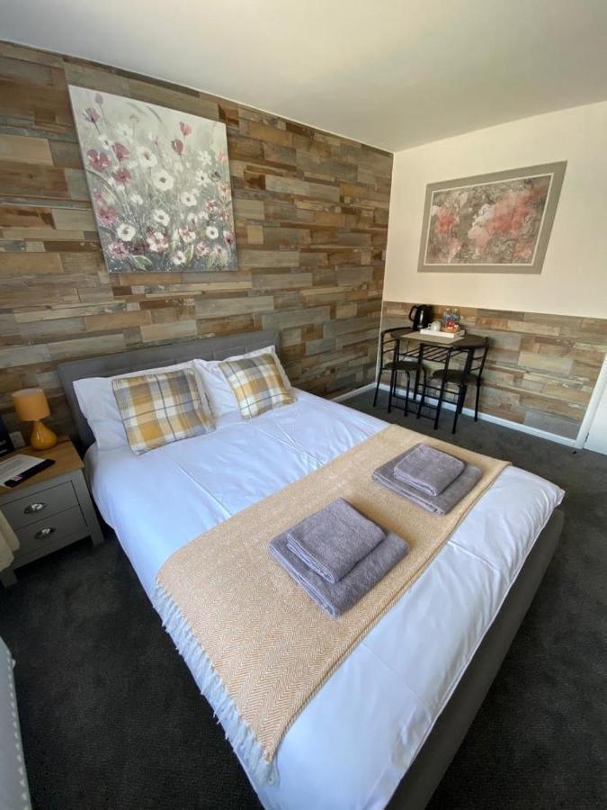 Gatwick Deluxe En-Suite Rooms Horley Zewnętrze zdjęcie